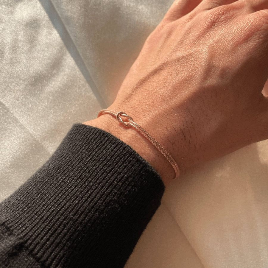 Novaria - Love Knot Bracelet